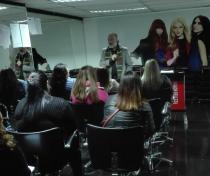 CURSO PELUQUERÍA Y MANICURA
